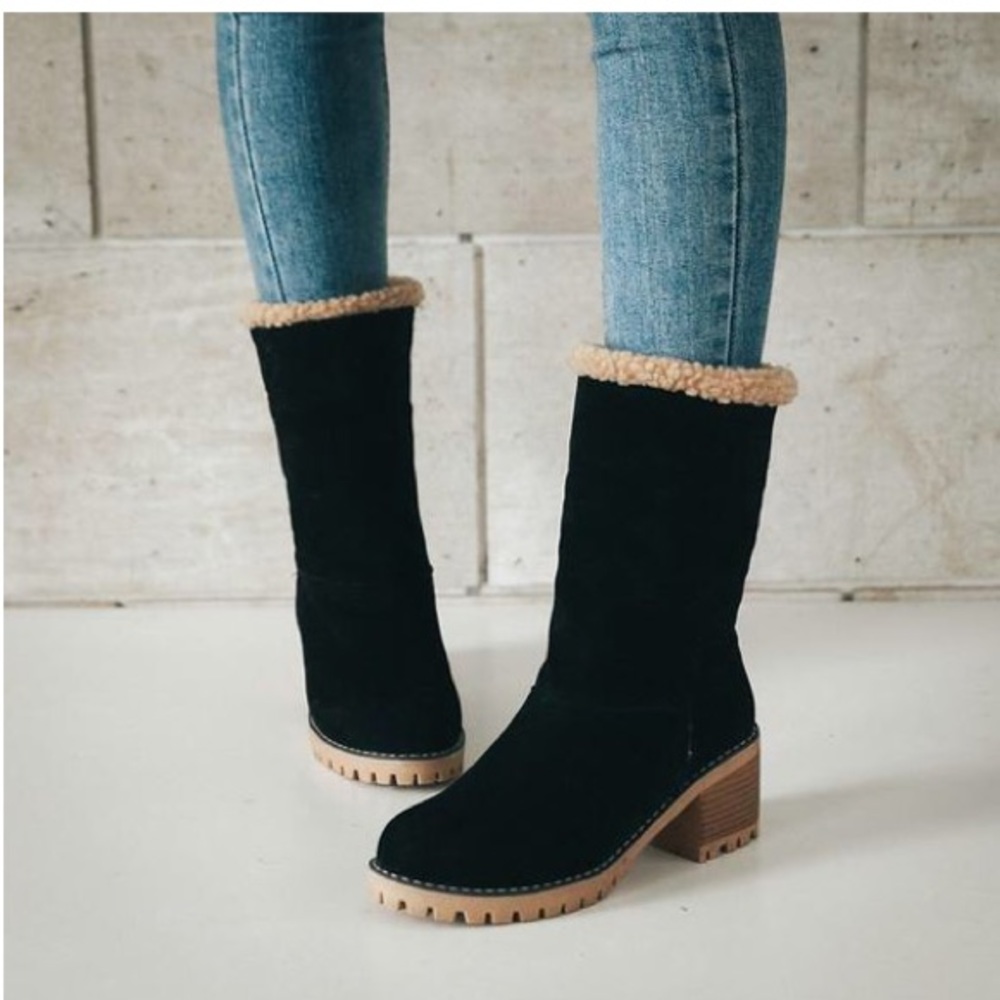 Black boots - Picture 2 of 4